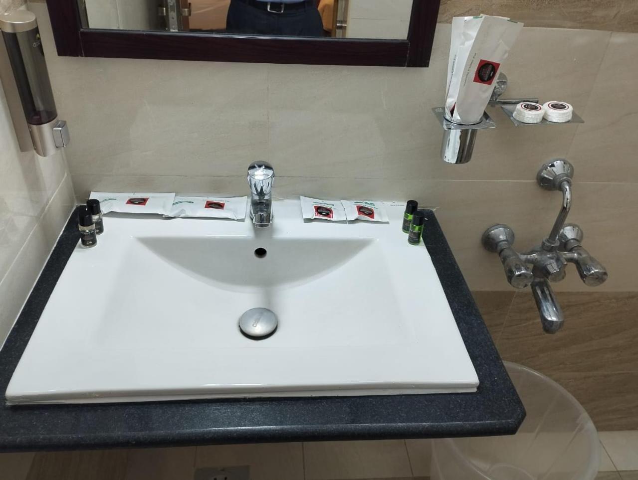 Annai Residency Hotel ฮอร์นีเบ็ชวา ภายนอก รูปภาพ